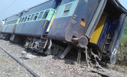 Meerut-Lucknow Rajya Rani Express derails in UP