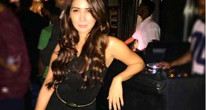 Kim Sharma Reports Husband Left Her Bankrupt