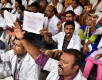 Doctors stage protests against ‘mixopathy’